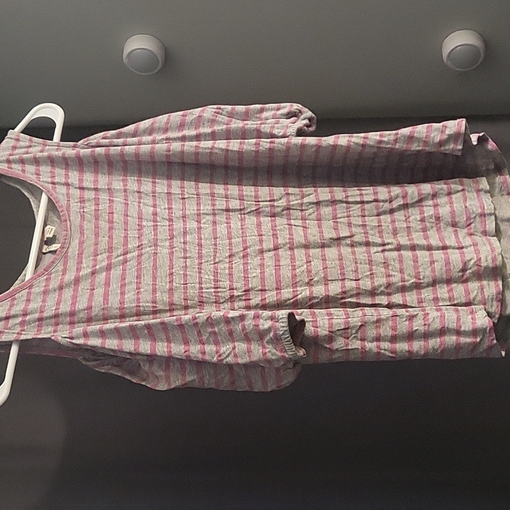 🫧Pink and gray tshirt